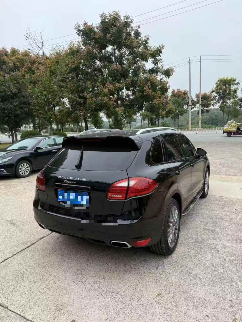 张家界14年保时捷卡宴9