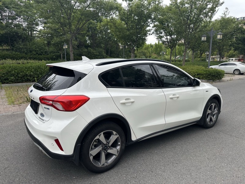 盐城20年福特福克斯5