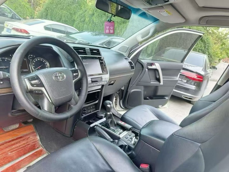 北京19年丰田普拉多9