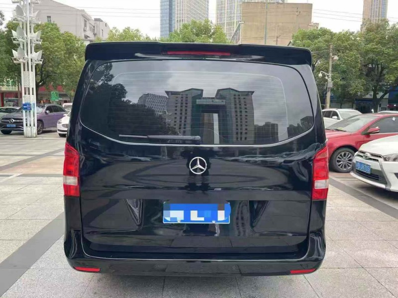 南通18年奔驰威霆9