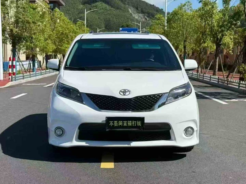 南平16年丰田塞纳1