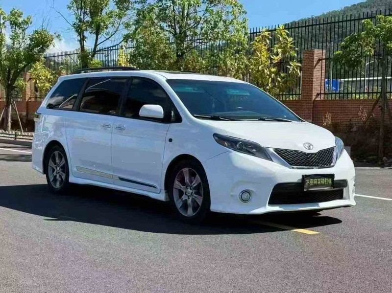 南平16年丰田塞纳3