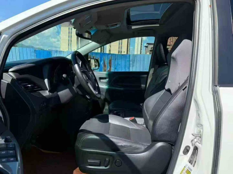 南平16年丰田塞纳6