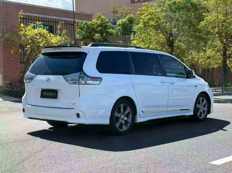 南平16年丰田塞纳7