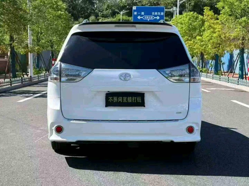 南平16年丰田塞纳9