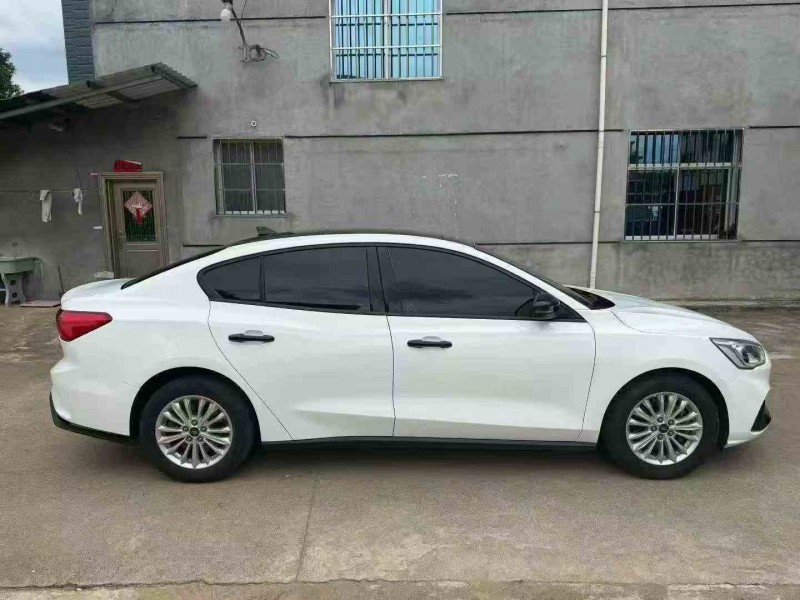 三明19年福特福克斯8