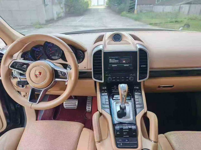 福州17年保时捷卡宴4