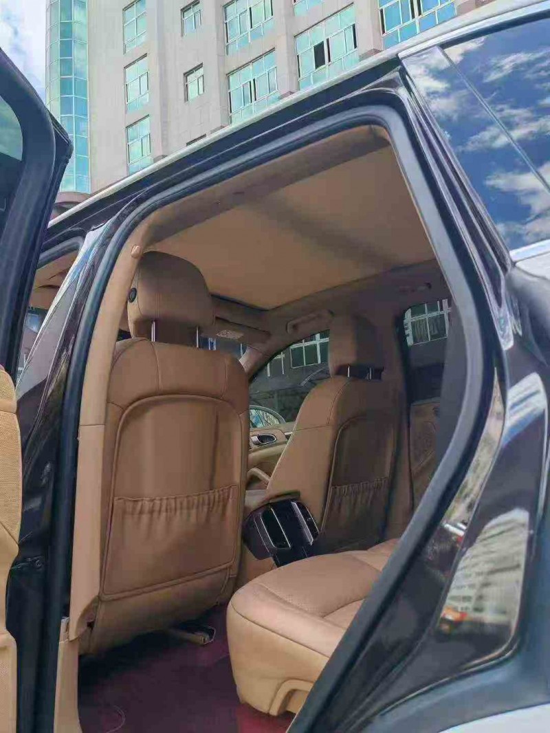 福州17年保时捷卡宴5