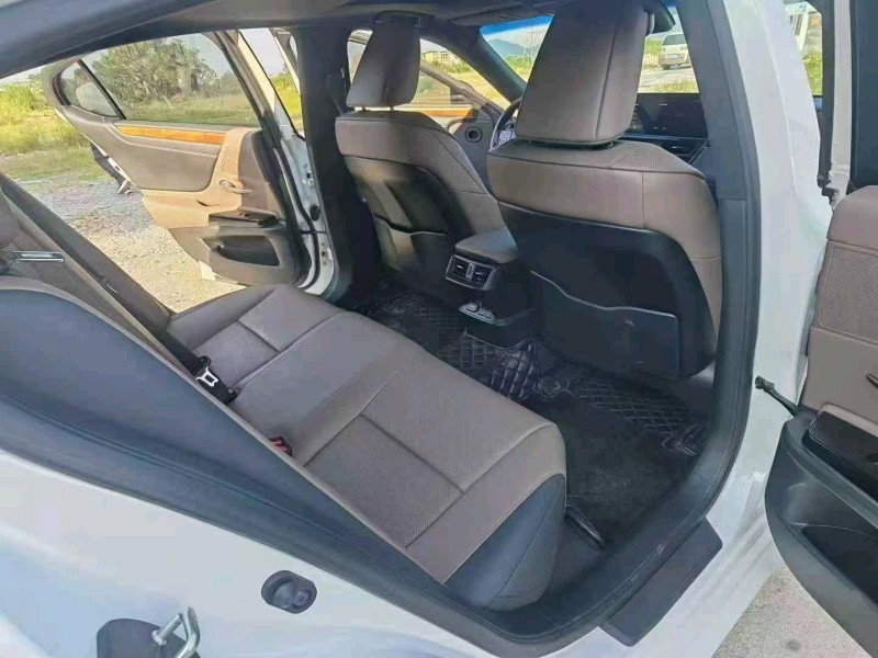 广州23年雷克萨斯ES7