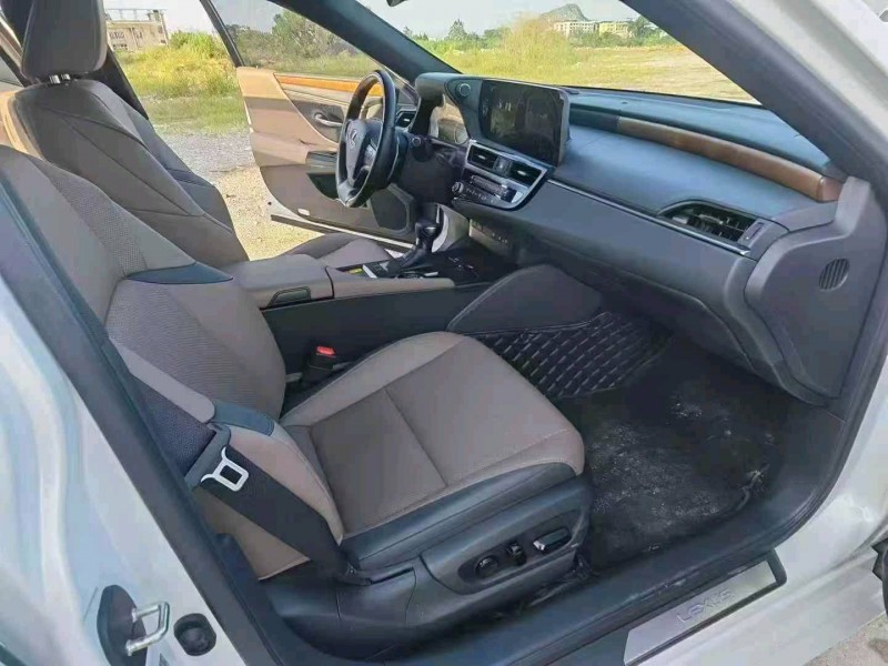 广州23年雷克萨斯ES8