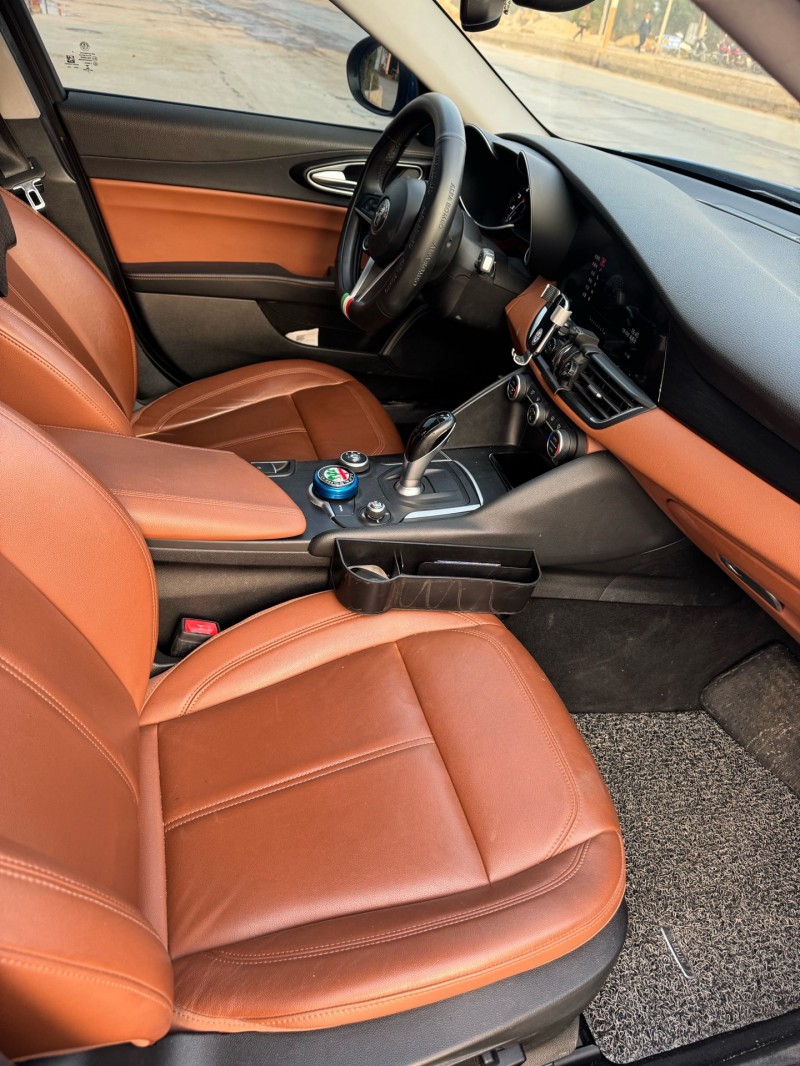 潮州19年阿尔法·罗密欧Giulietta5