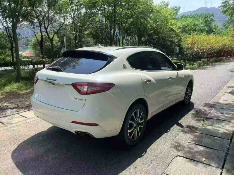 丽水17年玛莎拉蒂Levante8