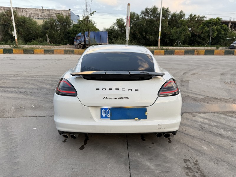 潮州12年保时捷帕拉梅拉2