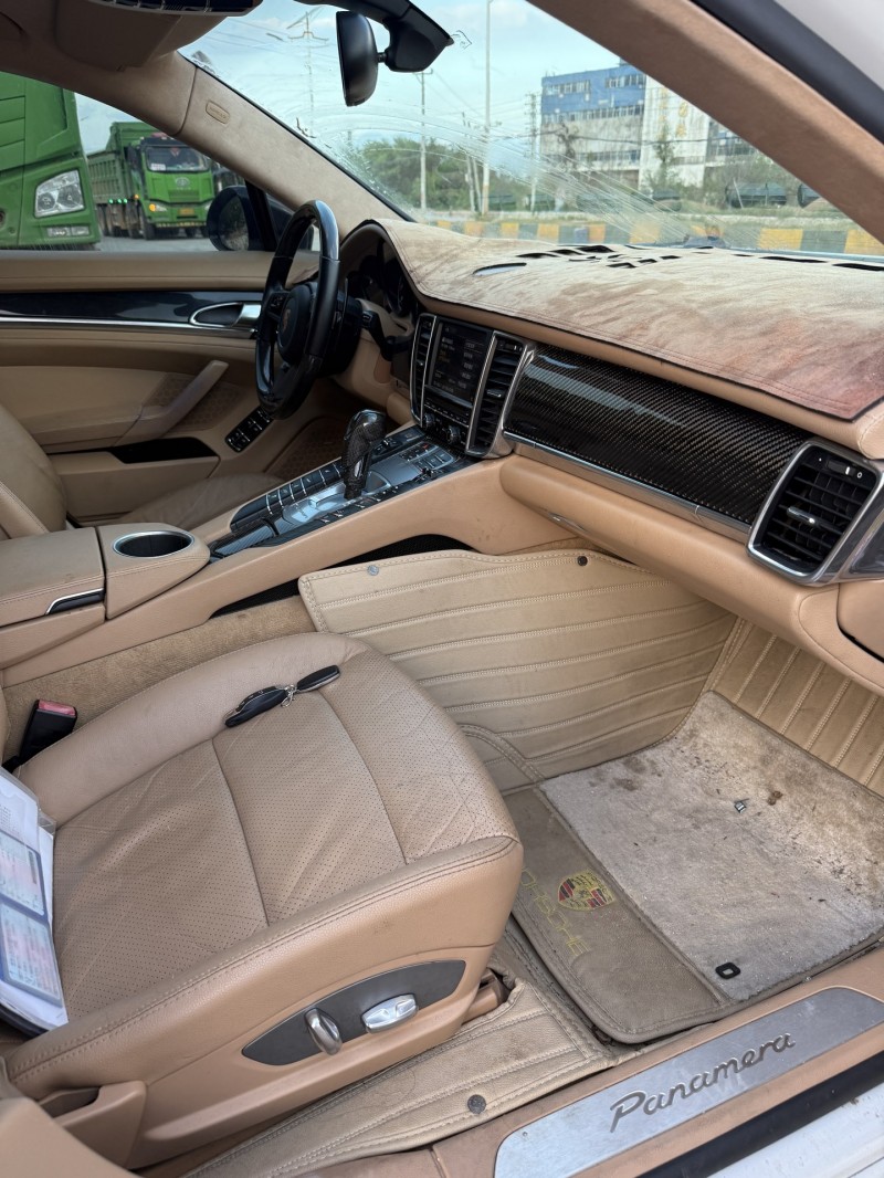 潮州12年保时捷帕拉梅拉4