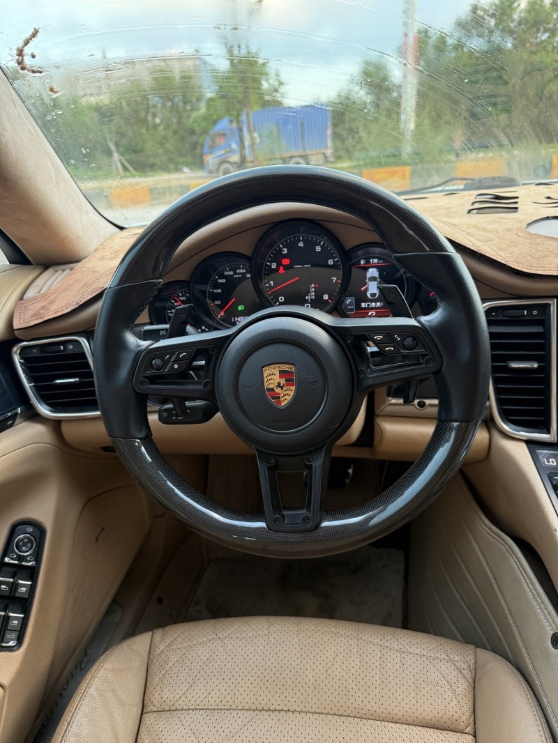 潮州12年保时捷帕拉梅拉7