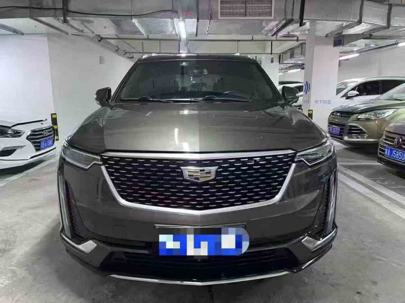 成都20年凯迪拉克XT61