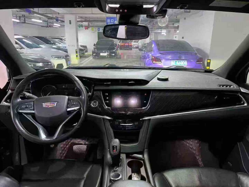 成都20年凯迪拉克XT66