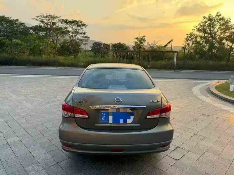 广州16年日产轩逸7