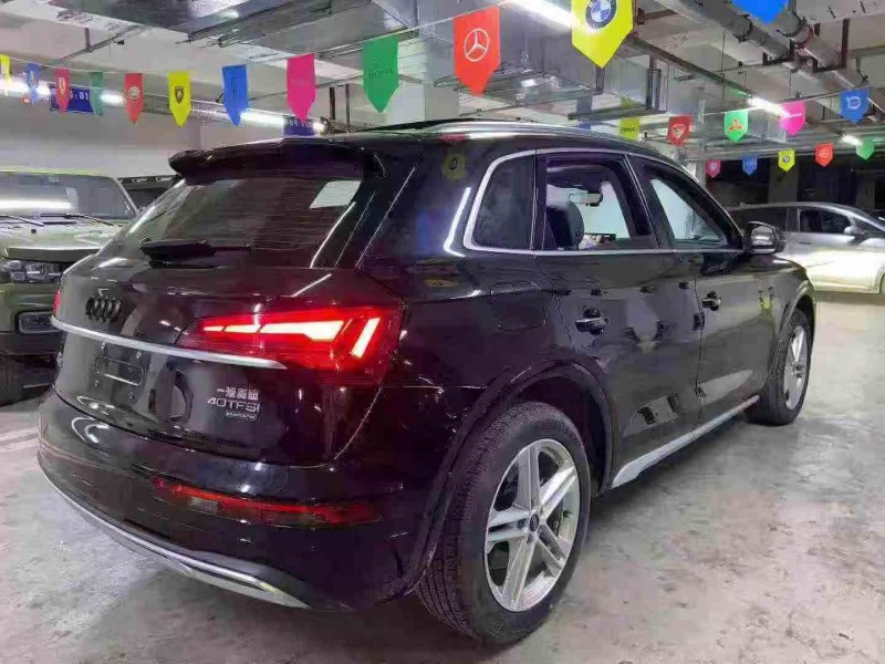 成都22年奥迪Q58