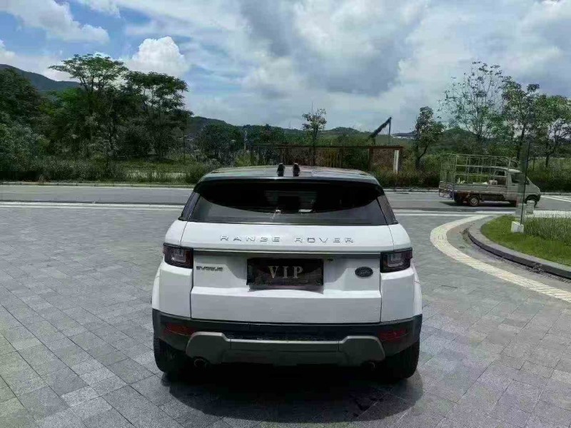 广州18年路虎极光9