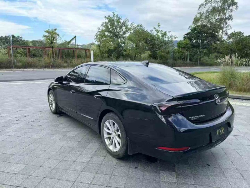 广州21年别克君越8