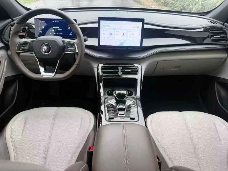 保定24年比亚迪秦5