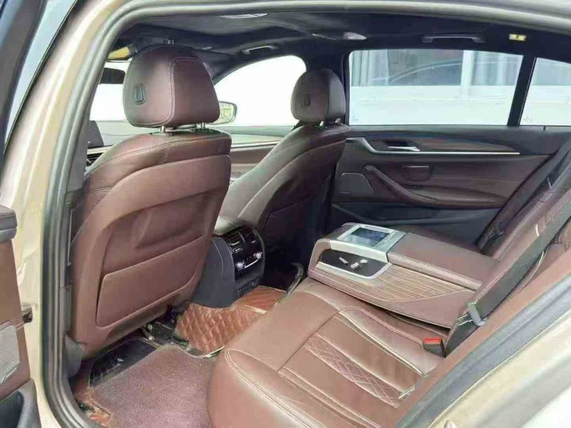 江门18年宝马5系3