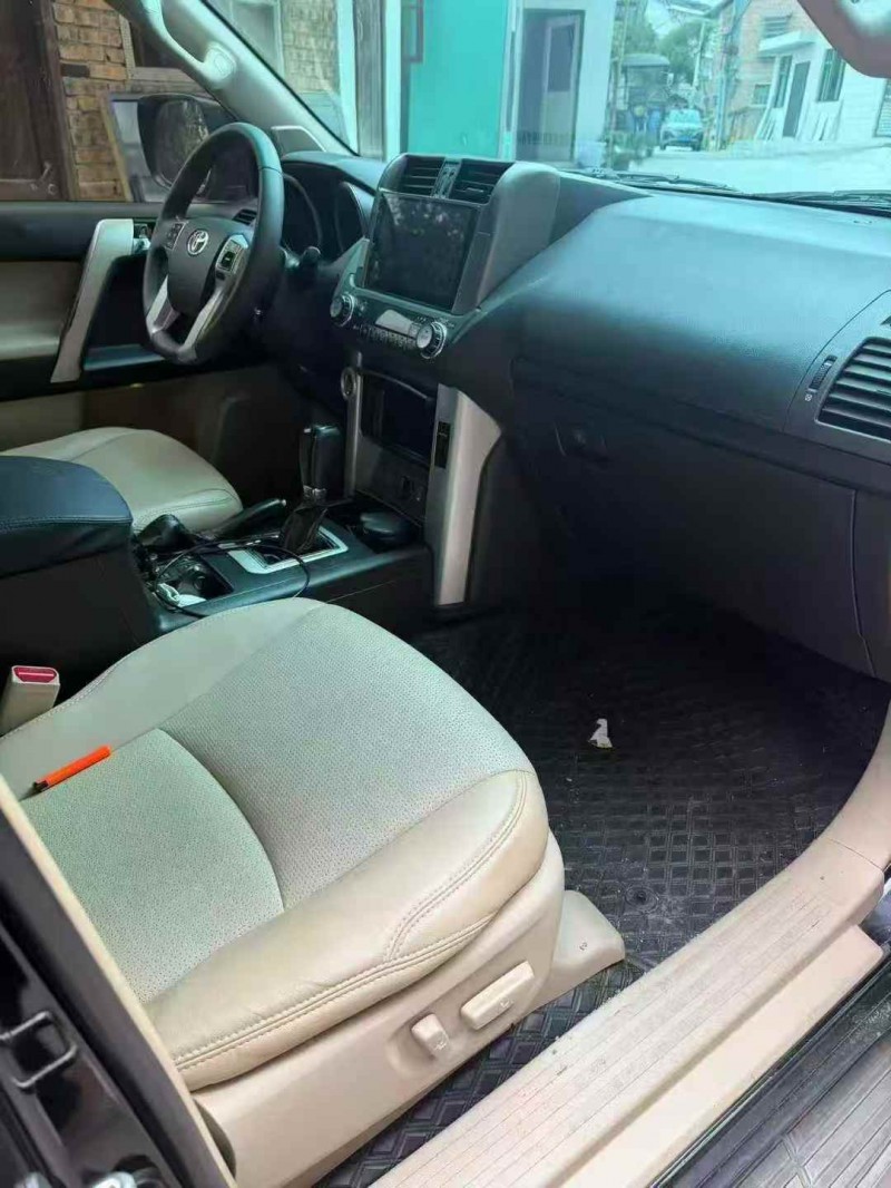 桂林10年丰田普拉多5