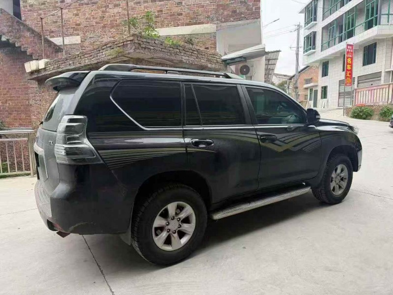 桂林10年丰田普拉多9