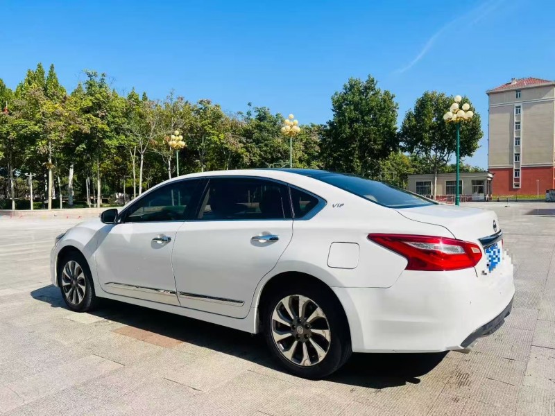 潍坊17年日产天籁7