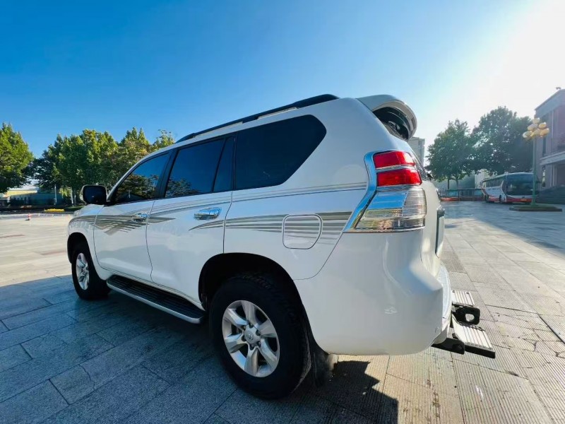 东营12年丰田普拉多8