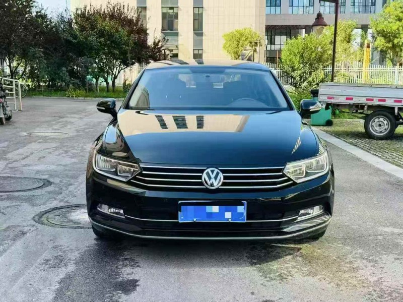 青岛17年大众迈腾1