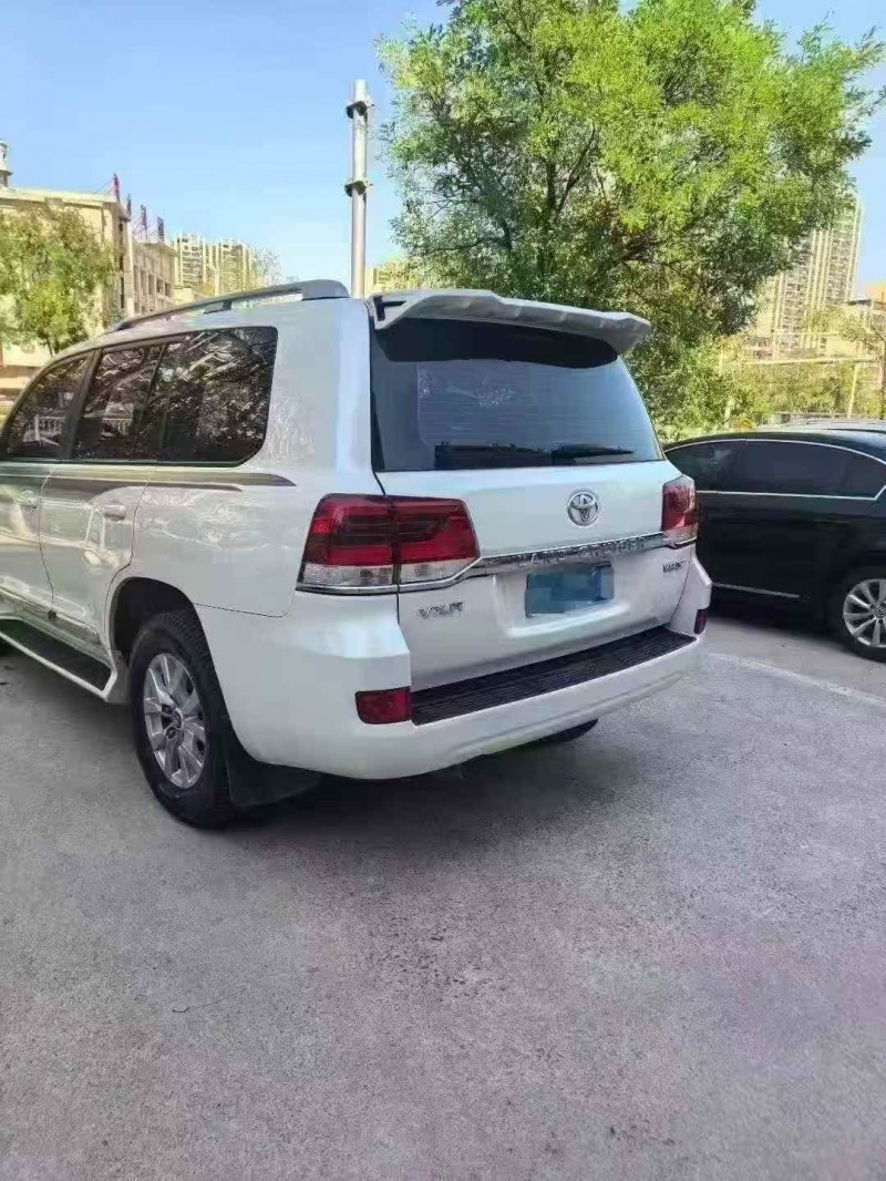 青岛17年丰田兰德酷路泽7