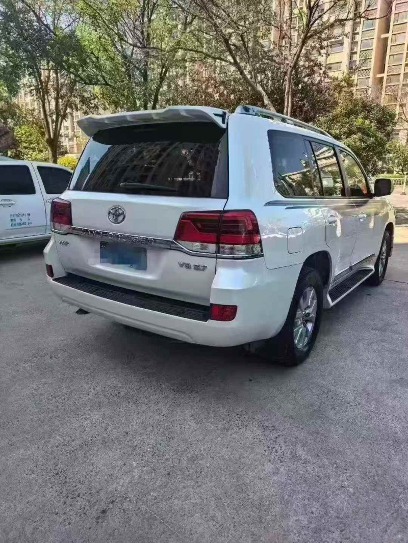 青岛17年丰田兰德酷路泽9