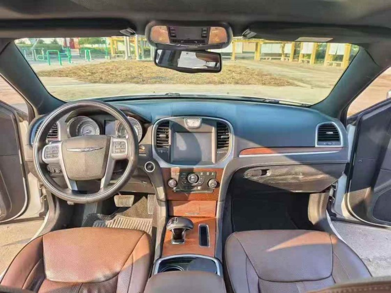 南通16年克莱斯勒300C4