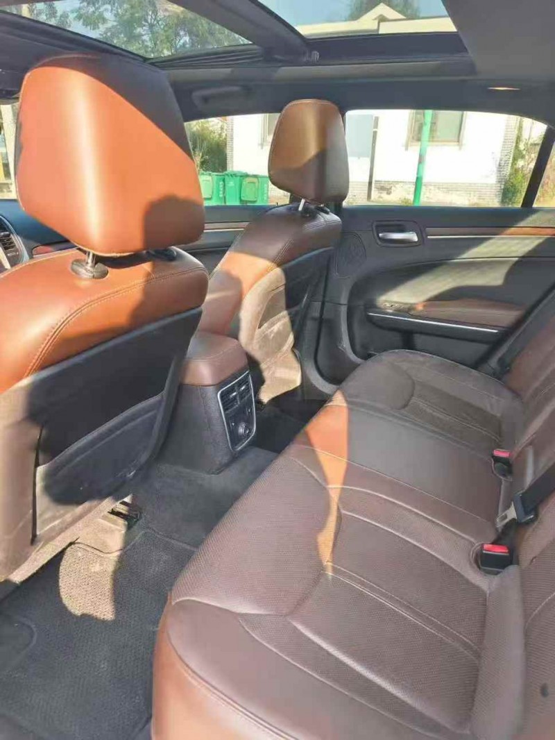 南通16年克莱斯勒300C5