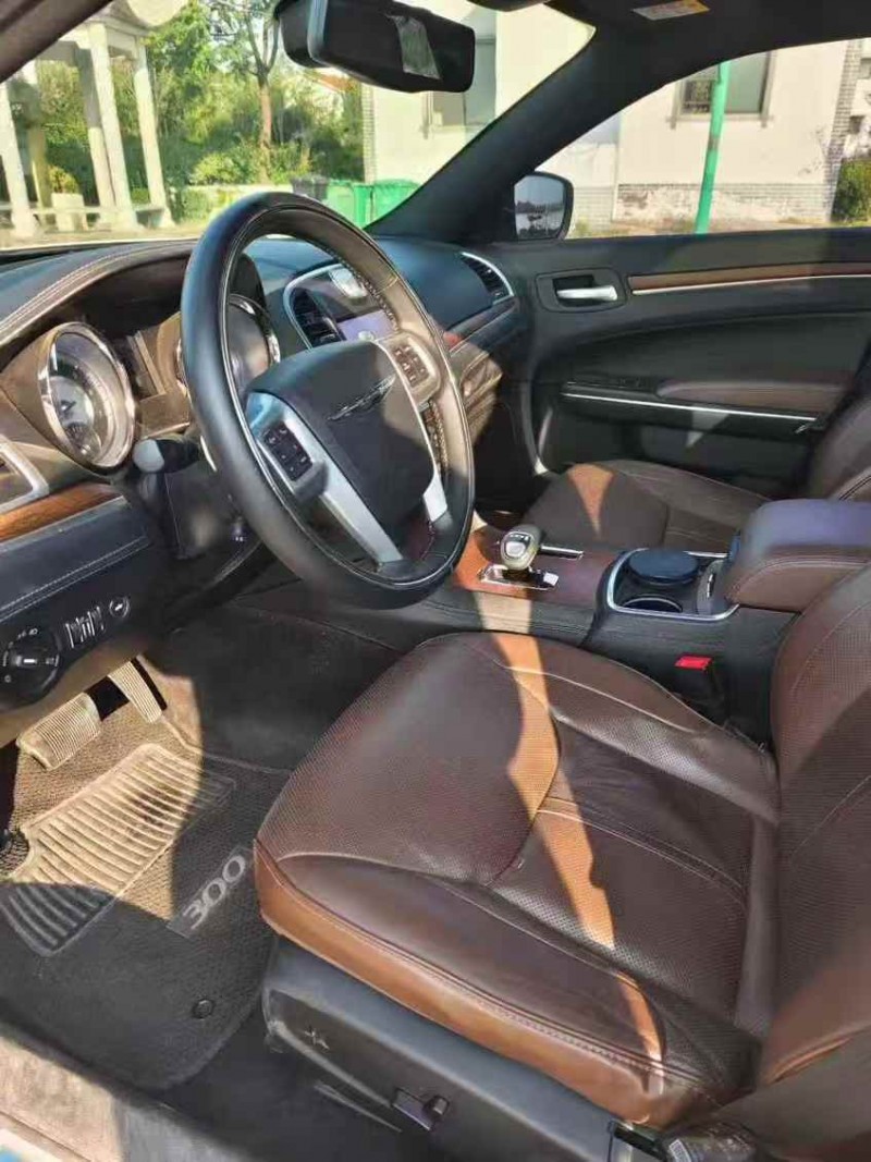 南通16年克莱斯勒300C6