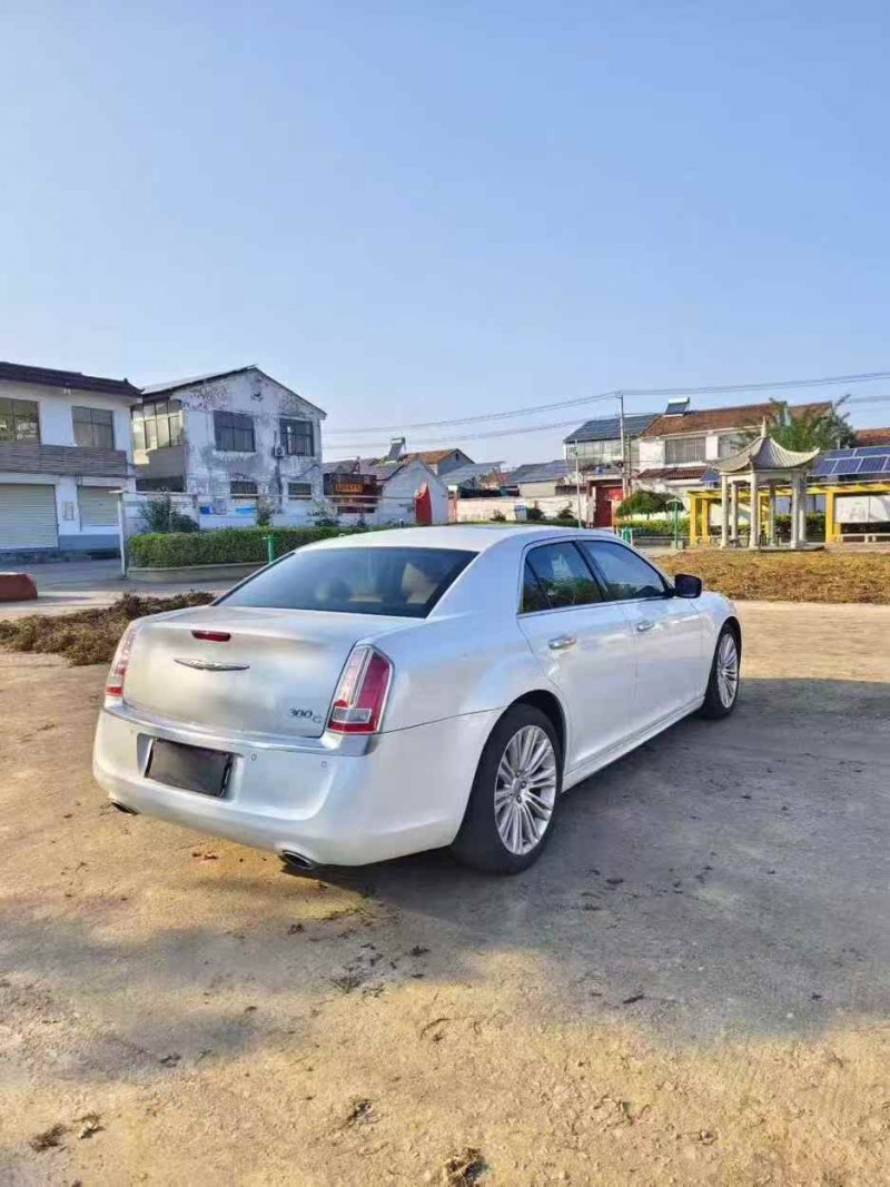 南通16年克莱斯勒300C7