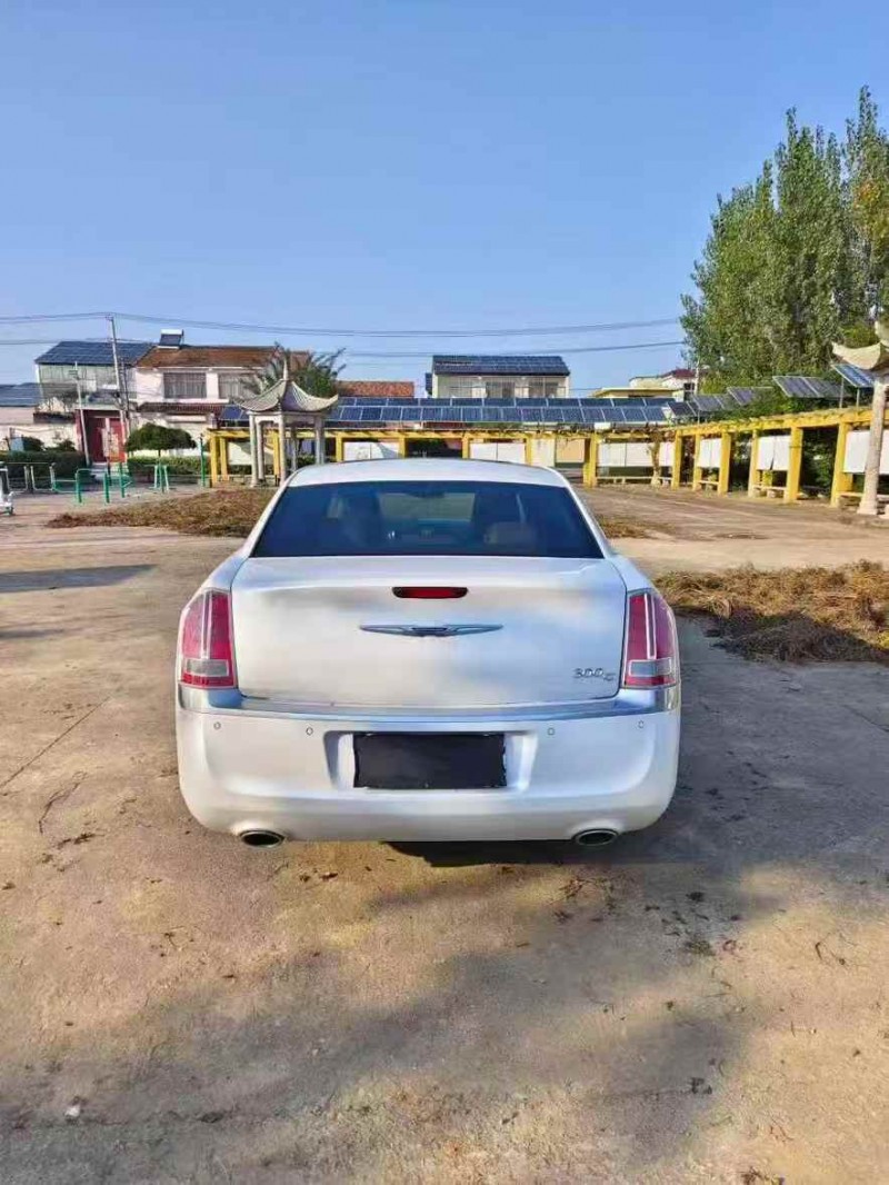南通16年克莱斯勒300C8