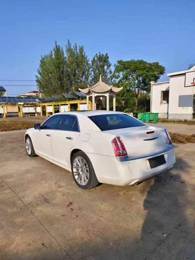 南通16年克莱斯勒300C9
