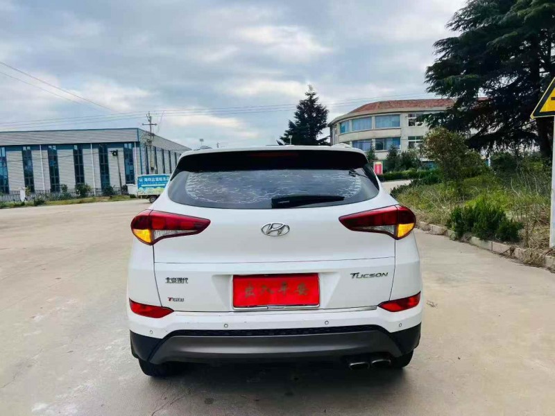 青岛17年现代途胜8