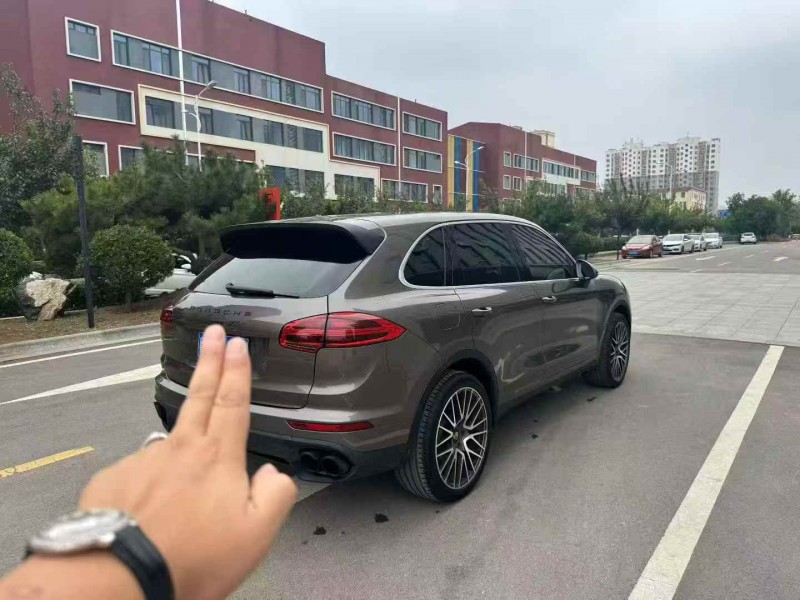 威海15年保时捷卡宴8