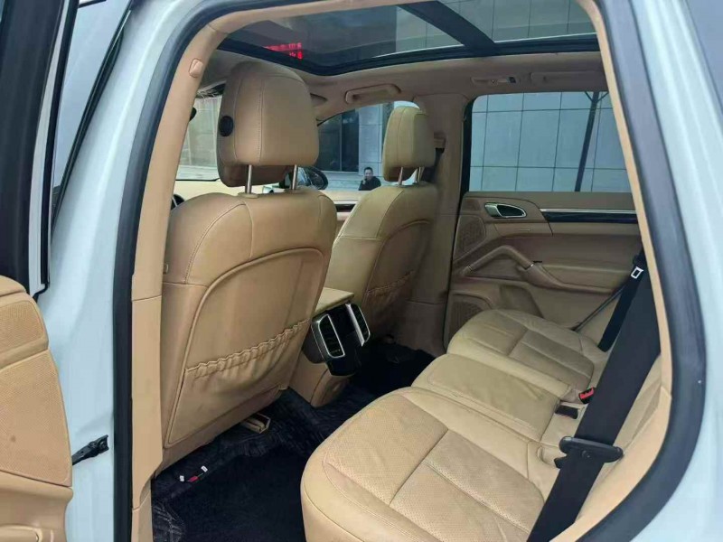 青岛14年保时捷卡宴5