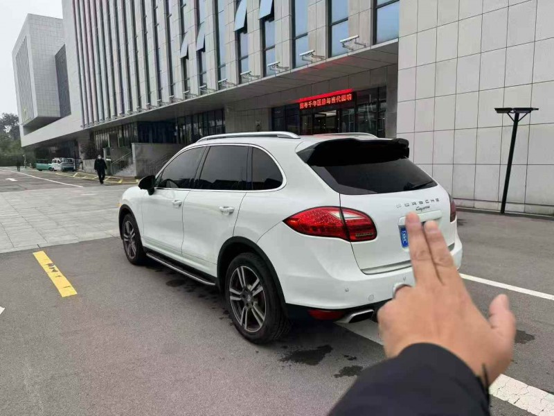 青岛14年保时捷卡宴8