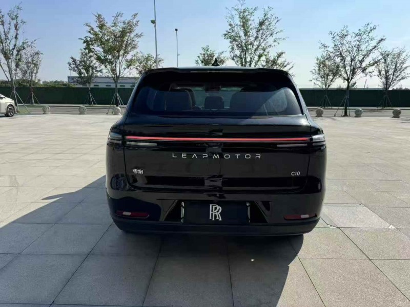 淮安24年零跑汽车C109