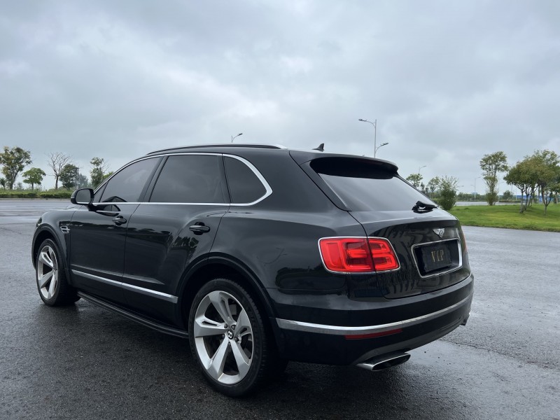 盐城19年宾利添越9