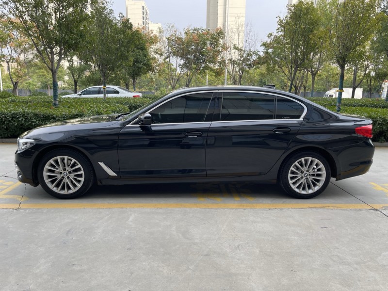 济宁19年宝马5系8