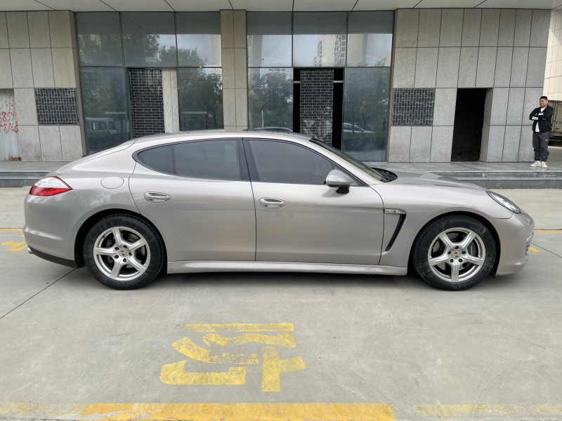 济宁13年保时捷帕拉梅拉8