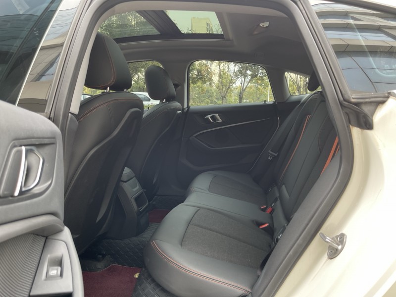 济宁24年宝马2系5