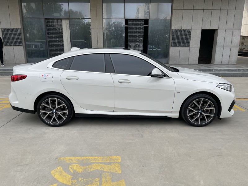 济宁24年宝马2系8